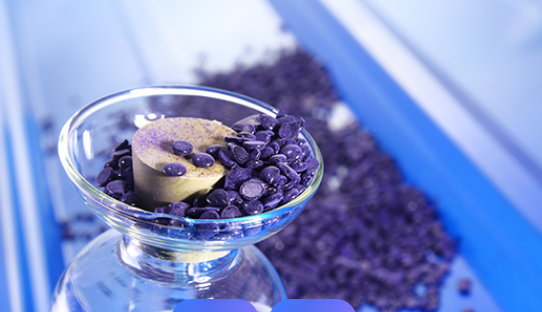 硼?；? /> 
</p>
<h4>
	　　二、化學(xué)性質(zhì)
</h4>
　　?穩(wěn)定性?：化學(xué)性質(zhì)相對(duì)穩(wěn)定，但在一定條件下可能與其他物質(zhì)發(fā)生反應(yīng)。例如，在特定的酸堿環(huán)境或高溫高壓條件下，其化學(xué)結(jié)構(gòu)可能會(huì)發(fā)生變化，從而影響其性能和應(yīng)用效果。<br />
　　?鈷含量?：鈷含量是衡量硼?；捹|(zhì)量的重要指標(biāo)之一，一般鈷含量在22.5±0.5%，也有產(chǎn)品鈷含量為15.5±0.5%。較高的鈷含量通常意味著產(chǎn)品具有更好的粘合促進(jìn)效果等性能。<br />
<h4>
	　　三、應(yīng)用特性
</h4>
　　?粘合促進(jìn)?：作為橡膠與鍍銅、鍍鋅鋼絲的粘合促進(jìn)劑，比普通的鈷鹽粘合力強(qiáng)。在橡膠制品生產(chǎn)中，能夠顯著提高橡膠與鋼絲骨架材料之間的粘合強(qiáng)度，增強(qiáng)制品的整體性能和使用壽命。例如，在鋼絲子午線輪胎的生產(chǎn)中，使用硼?；捒梢杂行Х乐馆喬ピ谑褂眠^程中出現(xiàn)鋼絲與橡膠脫層的現(xiàn)象。<br />
　　?耐性優(yōu)良?：具有良好的耐熱、耐濕、耐蒸汽、耐鹽水和防止金屬腐蝕等性能。在復(fù)雜的使用環(huán)境下，能夠保持穩(wěn)定的性能，確保橡膠制品的質(zhì)量和可靠性。例如，在海洋環(huán)境或高溫高濕的工作條件下，使用硼?；捵鳛檎澈洗龠M(jìn)劑的橡膠制品依然能夠保持良好的粘合性能和物理性能。<br />
　　?抗老化性好?：能夠有效抵抗橡膠在使用過程中因氧化、光照、熱等因素引起的老化現(xiàn)象，延長橡膠制品的使用壽命。這使得硼酰化鈷在一些對(duì)橡膠制品耐久性要求較高的領(lǐng)域得到廣泛應(yīng)用，如汽車制造、航空航天等。<br /></div>
      <div   id=